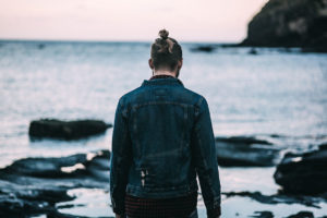 Lire la suite à propos de l’article Men And Beach